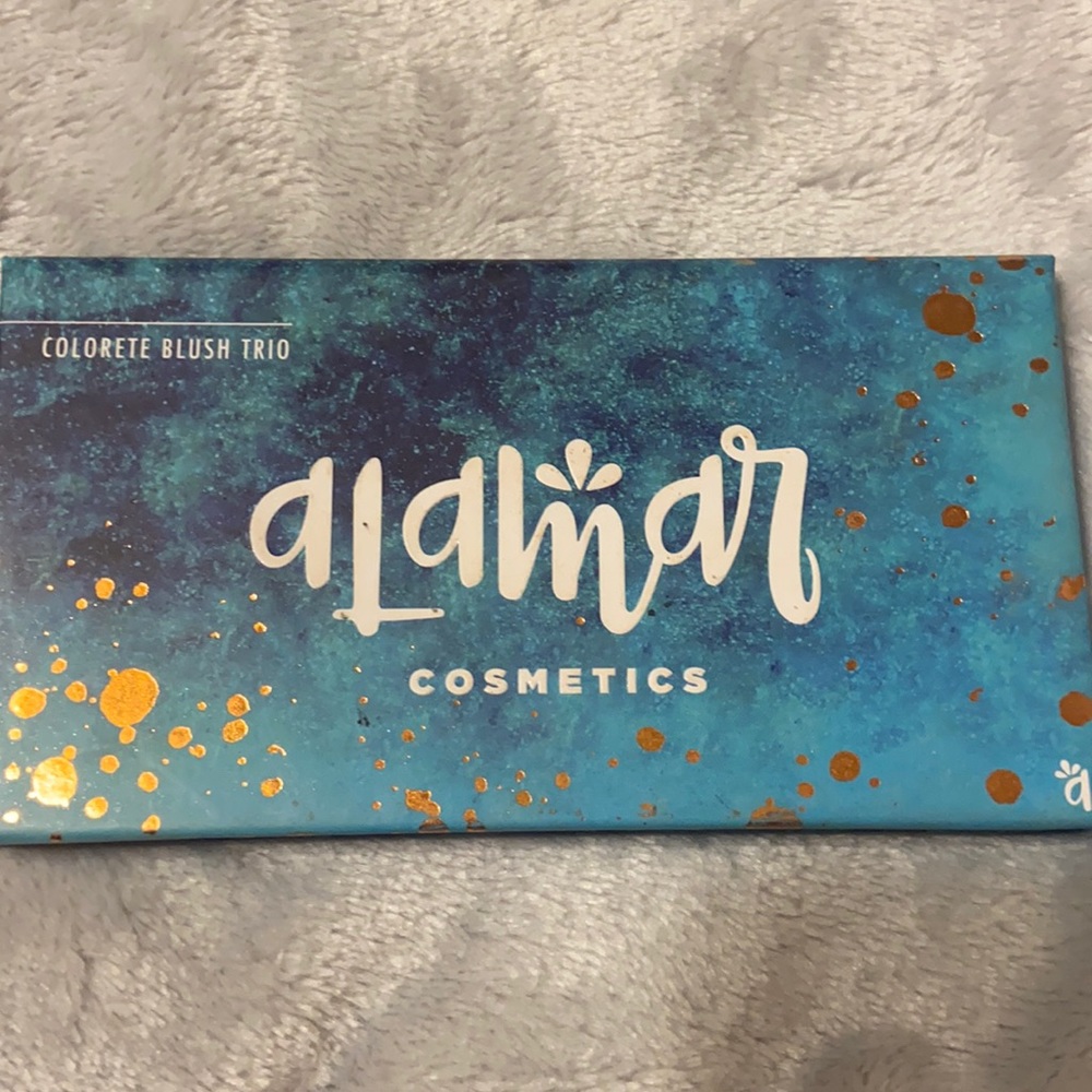 Alamat Cosmetics Pallet